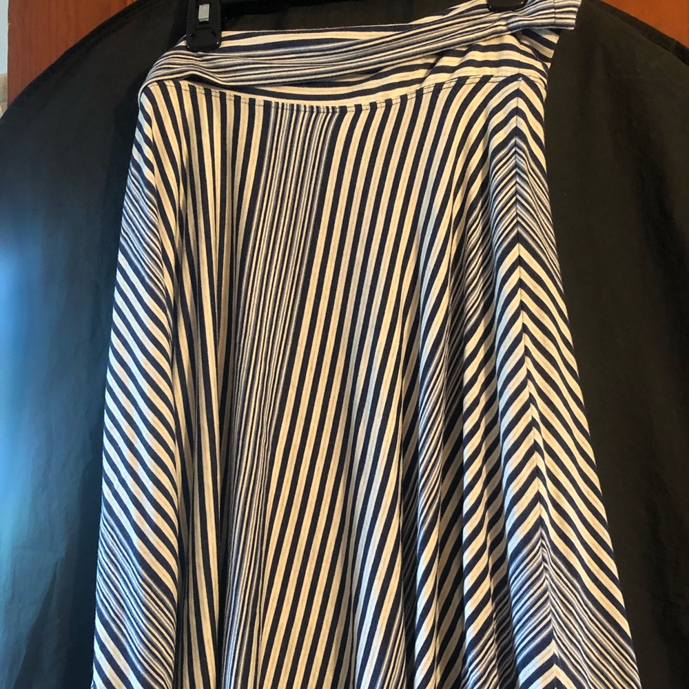 New w/o tags!!! Max Studio Skirt!!